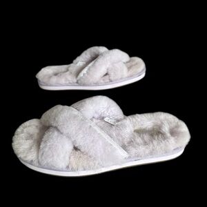 New Ugg Abela Open Toe fluffy slippers women size 7, Lavender color
